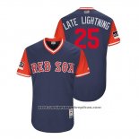 Camiseta Beisbol Hombre Boston Red Sox Steve Pearce 2018 LLWS Players Weekend Late Lightning Azul