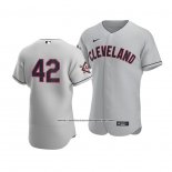 Camiseta Beisbol Hombre Cleveland Indians Jackie Robinson Day Autentico Gris