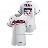 Camiseta Beisbol Hombre Cleveland Indians Shane Bieber 2020 Stars & Stripes 4th of July Blanco