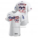 Camiseta Beisbol Hombre Los Angeles Dodgers Clayton Kershaw 2020 Stars & Stripes 4th of July Blanco