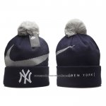 Gorro Beanie New York Yankees Swoosh Peak Azul Marino