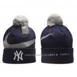 Gorro Beanie New York Yankees Swoosh Peak Azul Marino