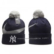 Gorro Beanie New York Yankees Swoosh Peak Azul Marino