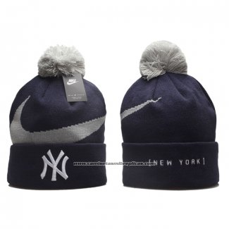 Gorro Beanie New York Yankees Swoosh Peak Azul Marino